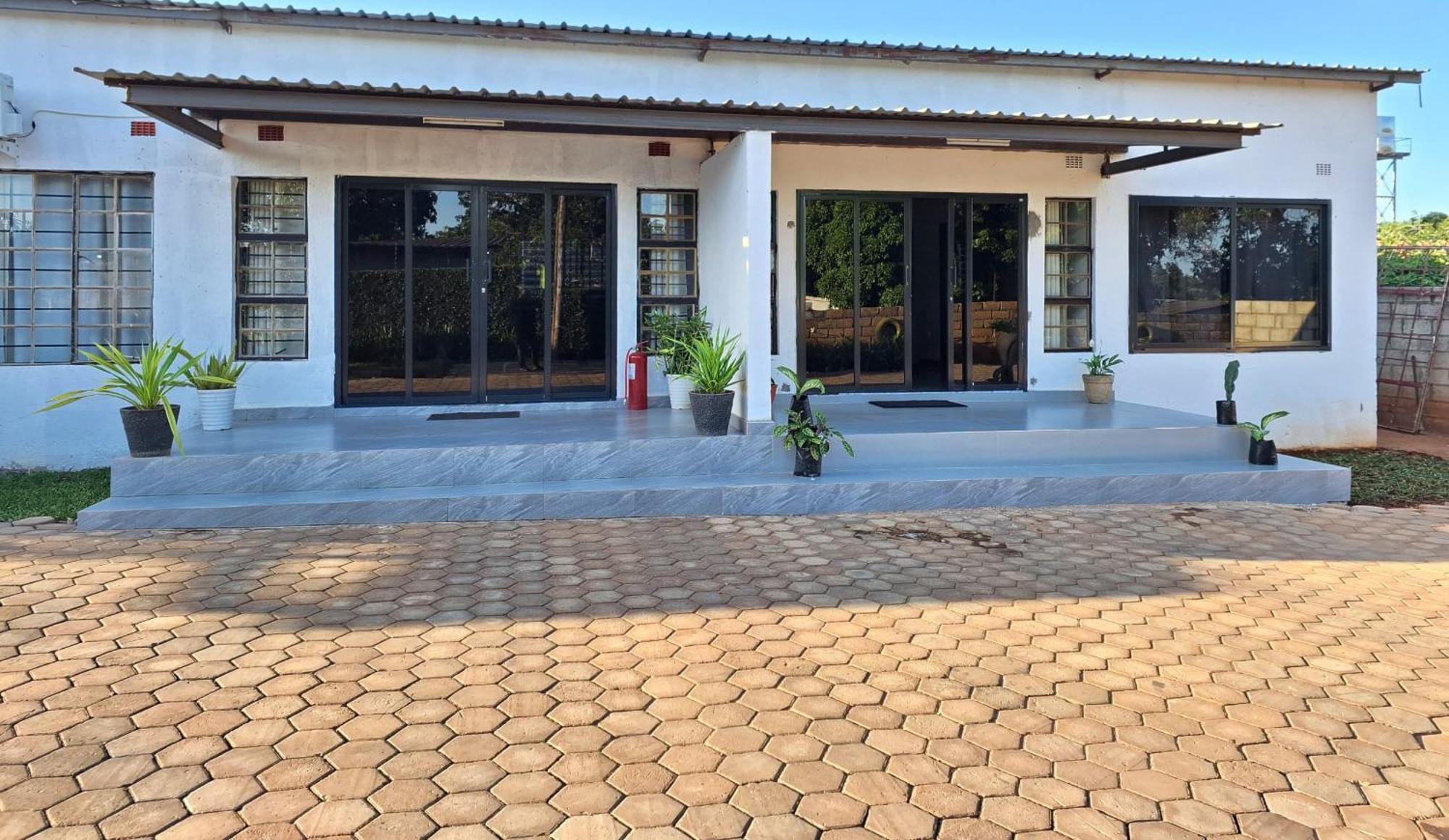 Lowin Suites-One-Bed Apartments Lusaka Exteriér fotografie